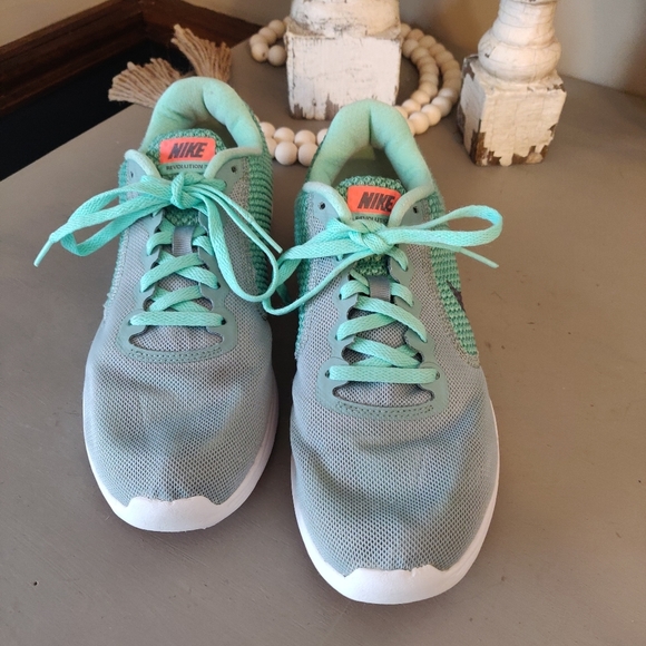 Nike Mint Green Revolution 3 Sneaker - Size 8 - Picture 1 of 8